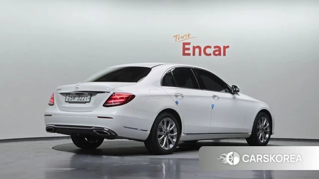 Mercedes-Benz E-Class W213 2019 Белый из Кореи