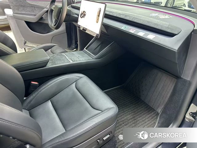 Tesla Model Y 2025 Черный из Китая