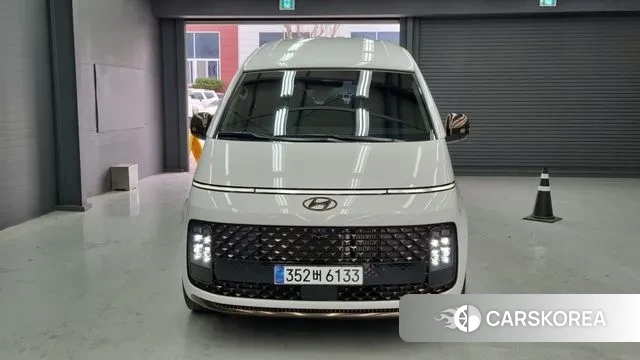 Hyundai Staria 2023 Белый из Кореи