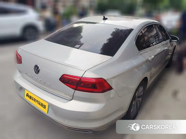 Volkswagen Magotan PHEV 2021 Шампань из Китая