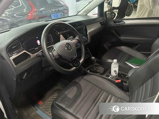 Volkswagen Touran L 2023 Белый из Китая