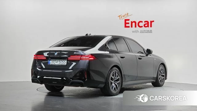 BMW 5 Series (G60) 2023 Серый из Кореи
