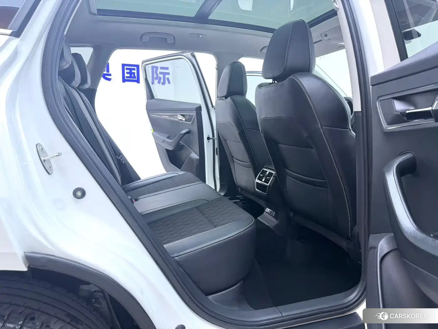 Skoda Krok 2023 Белый из Китая