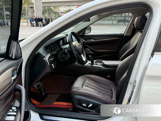 BMW 5 series PHEV 2019 Белый из Китая