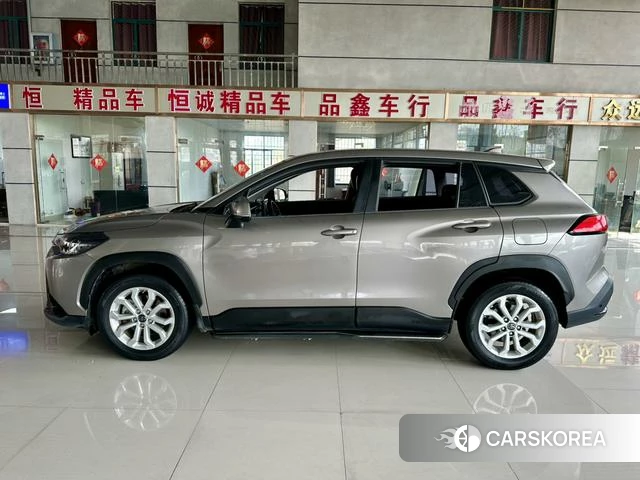 Toyota Fenglanda 2022 Шампань из Китая