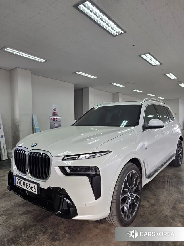 BMW X7 (G07) 2025 Белый из Кореи