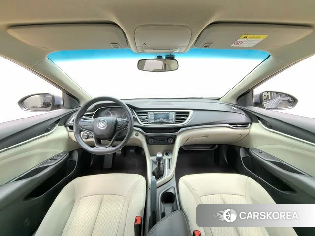 Buick Yinglang 2018 Шампань из Китая