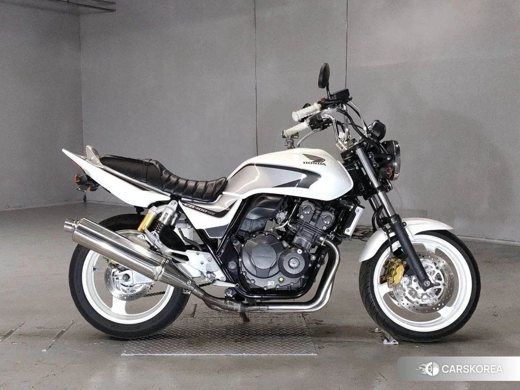 Проданный Honda CB400SF 2012 из Японии