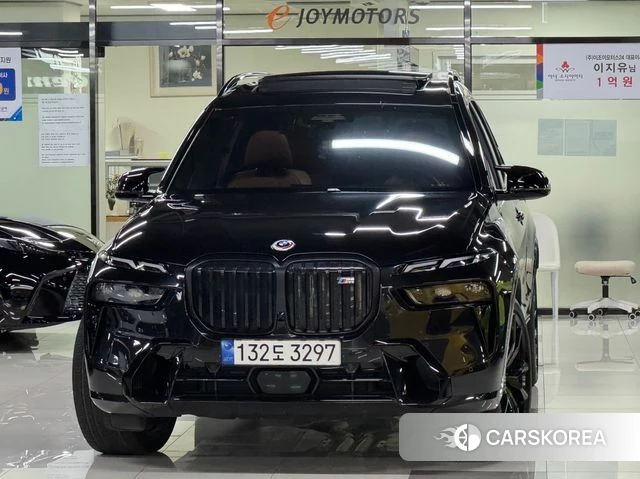 BMW X7 (G07) 2023 Черный из Кореи