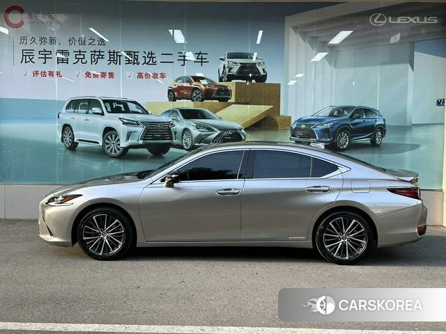 Lexus ES 2022 Серебристо-серый из Китая