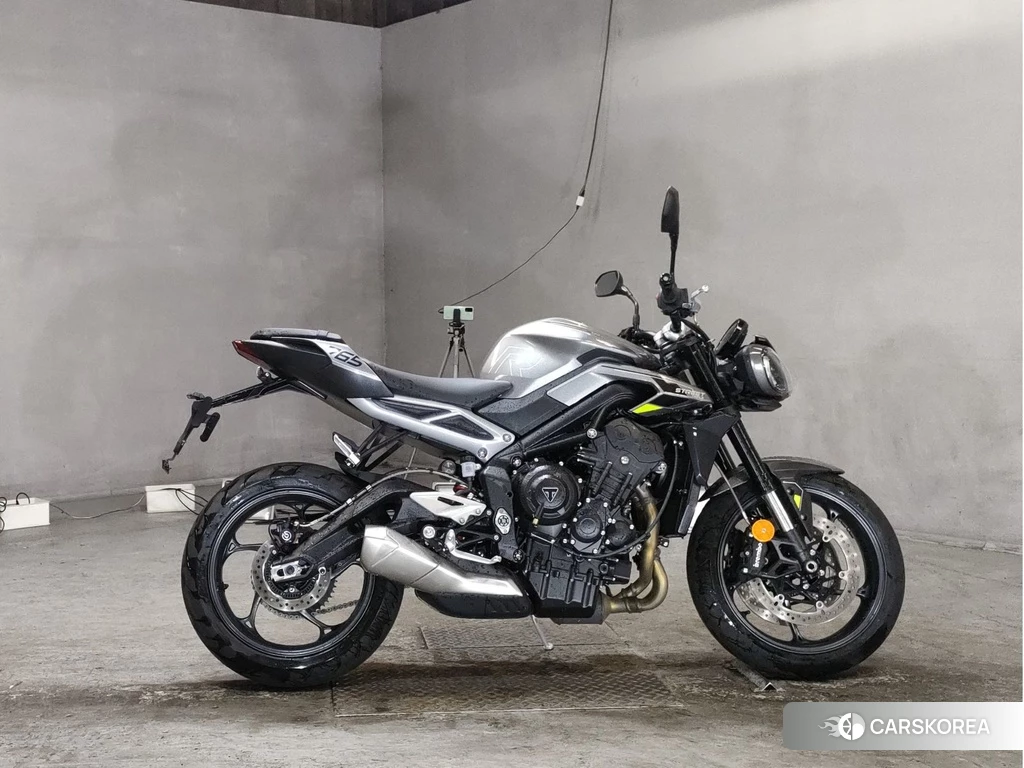 Проданный Triumph STREET TRIPLE R 2023 из Японии