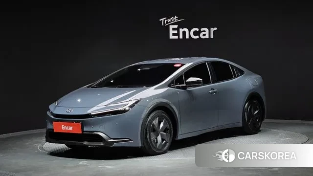 Toyota Prius 5th Generation 2023 Светло-серебряный цвет из Кореи