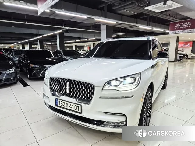 Lincoln Aviator 2nd generation 2023 Белый из Кореи