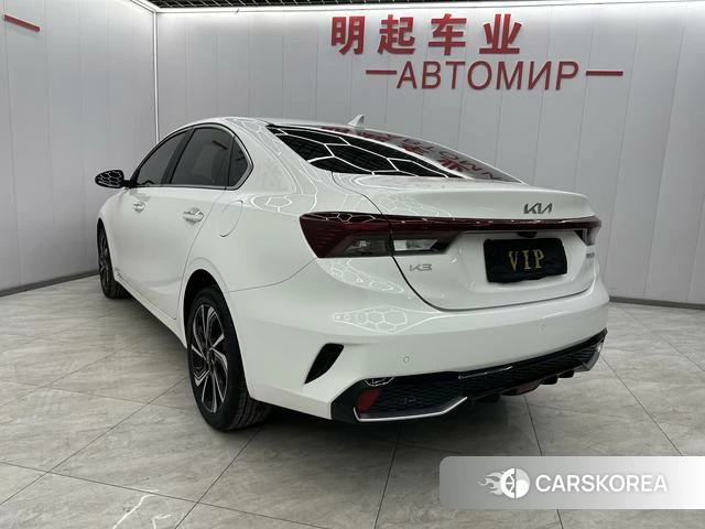 Kia K3 2023 Белый из Китая