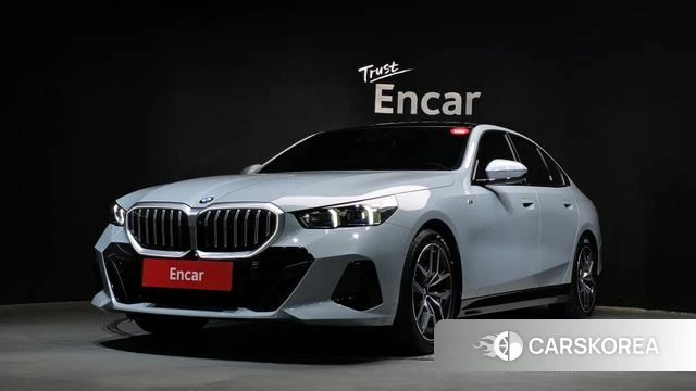 BMW 5 Series (G60) 2025 Цвет галактики из Кореи