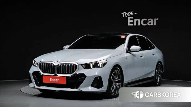 BMW 5 Series (G60) 2025 Светло-серебряный цвет из Кореи