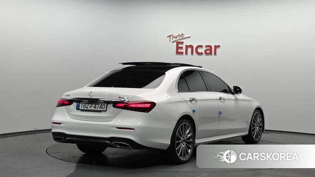 Mercedes-Benz E-Class W213 2022 Белый из Кореи