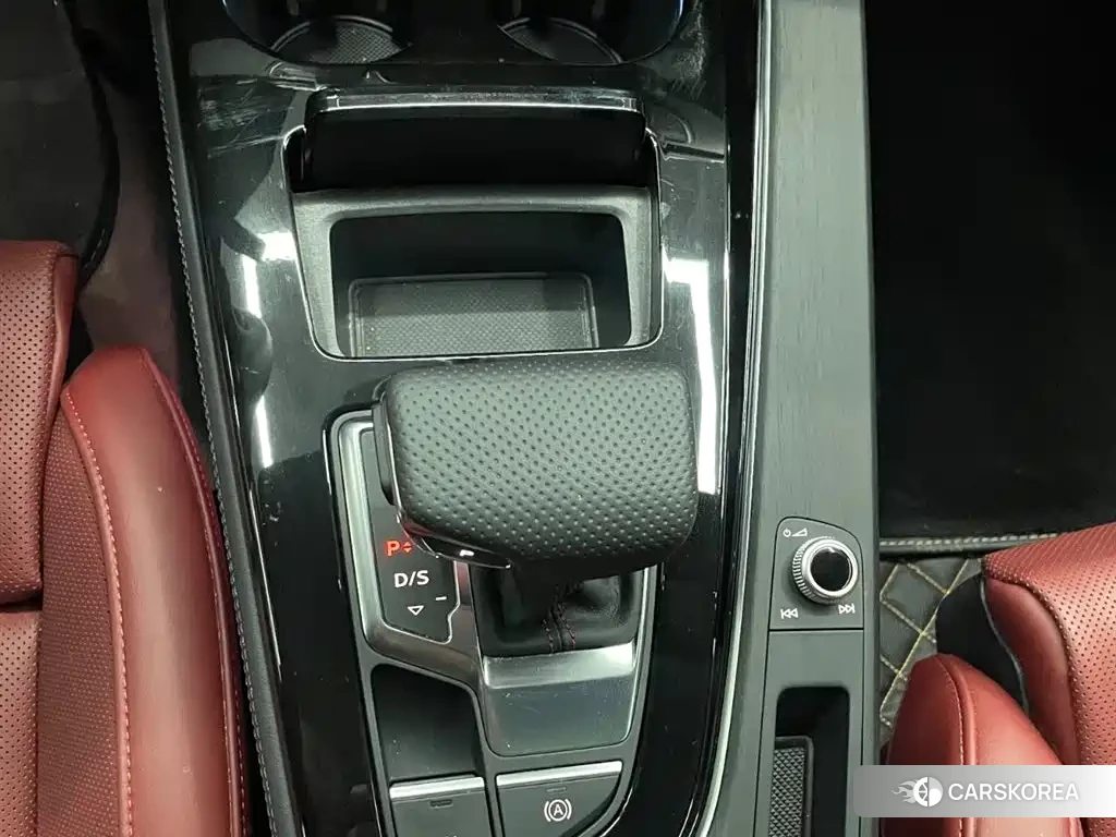 Audi A4L 2025 Silver/gray из Китая