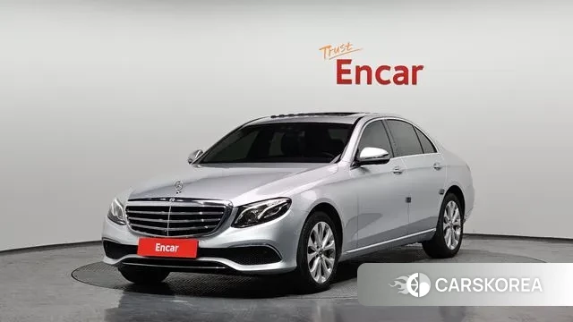 Mercedes-Benz E-Class W213 2018 Серебристо-серый из Кореи