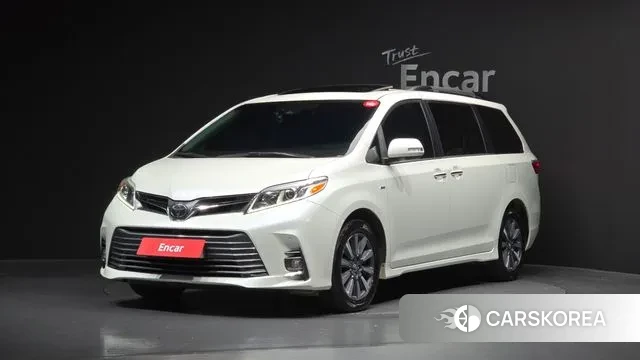 Toyota Sienna 2018 Белый из Кореи