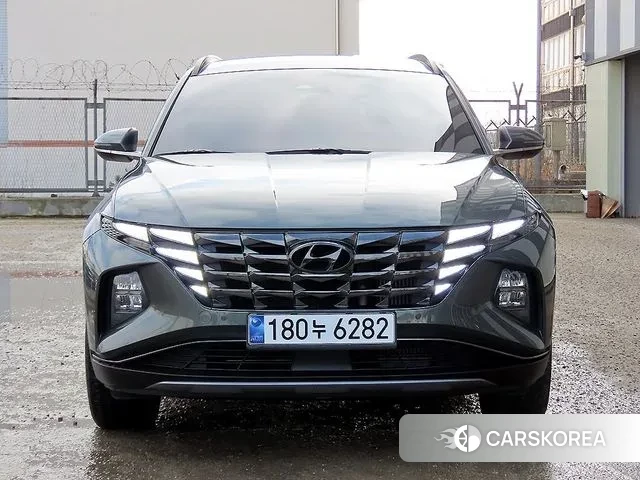 Hyundai Tucson (NX4) 2021 Темно-зеленый из Кореи