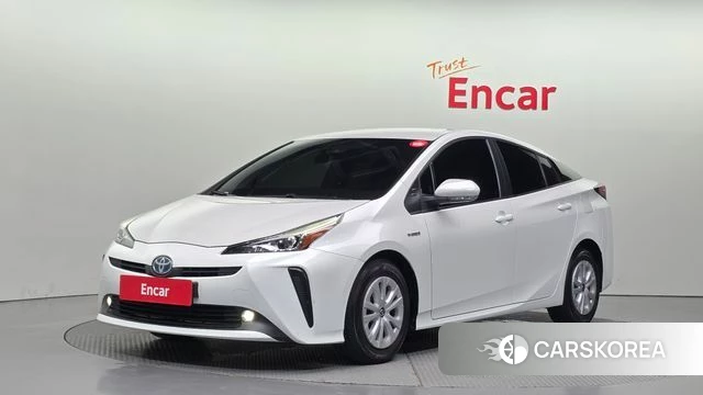 Toyota Prius 4th Generation 2021 Белый из Кореи