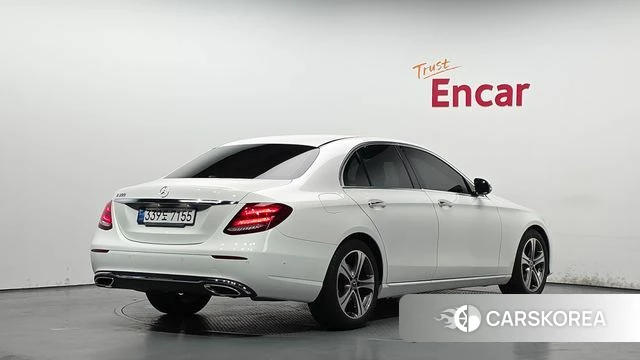 Mercedes-Benz E-Class W213 2019 Белый из Кореи