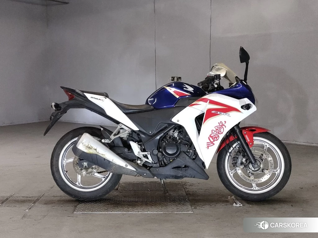 Проданный Honda CBR250R 2011 из Японии, фото 2
