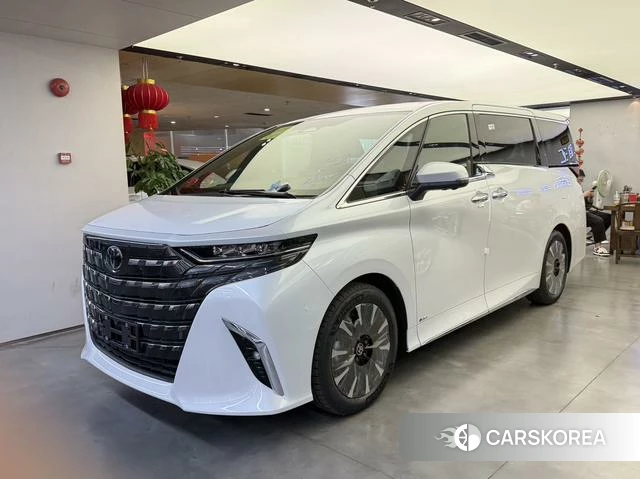 Toyota Elfa 2025 Белый из Китая