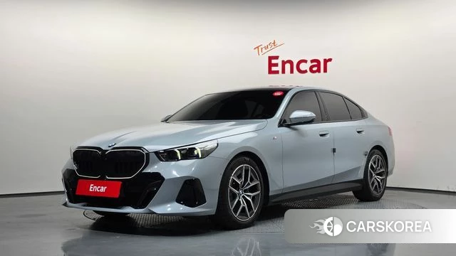 BMW 5 Series (G60) 2024 Серебристо-серый из Кореи