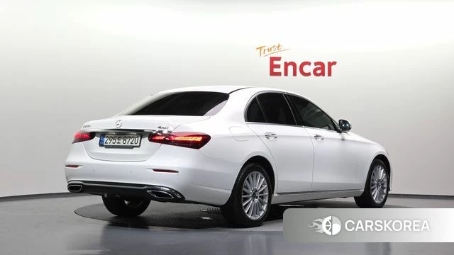 Mercedes-Benz E-Class W213 2021 Белый из Кореи