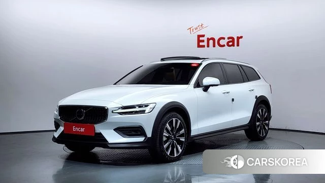 Volvo V60 Cross-Country 2nd Generation 2025 Белый из Кореи