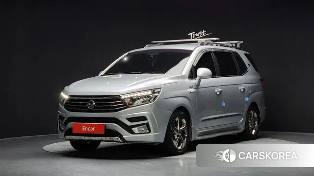 Ssangyong Korando Turismo 2018 Серебристо-серый из Кореи