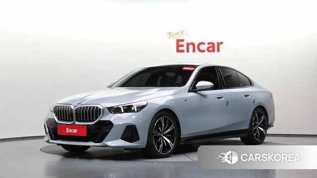 BMW 5 Series (G60) 2024 Цвет галактики из Кореи