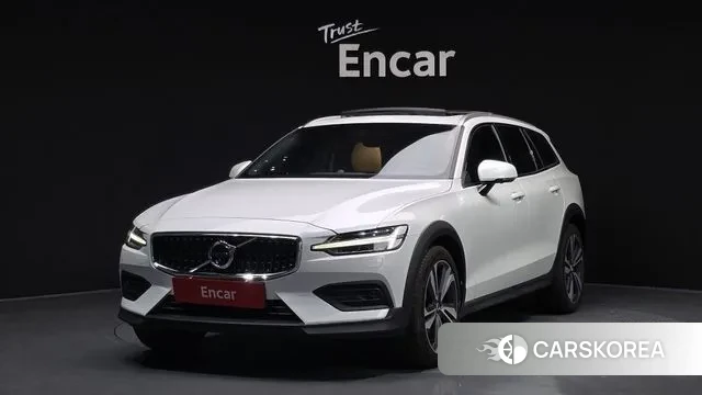 Volvo V60 Cross-Country 2nd Generation 2020 Белый из Кореи
