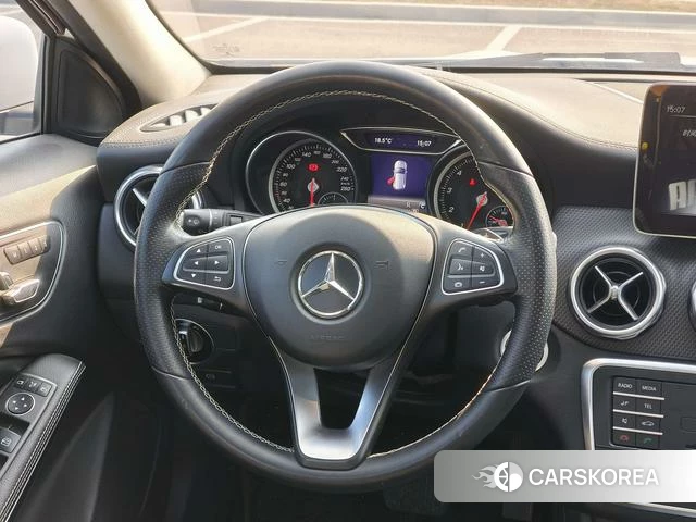 Mercedes-Benz GLA 2018 Белый из Китая