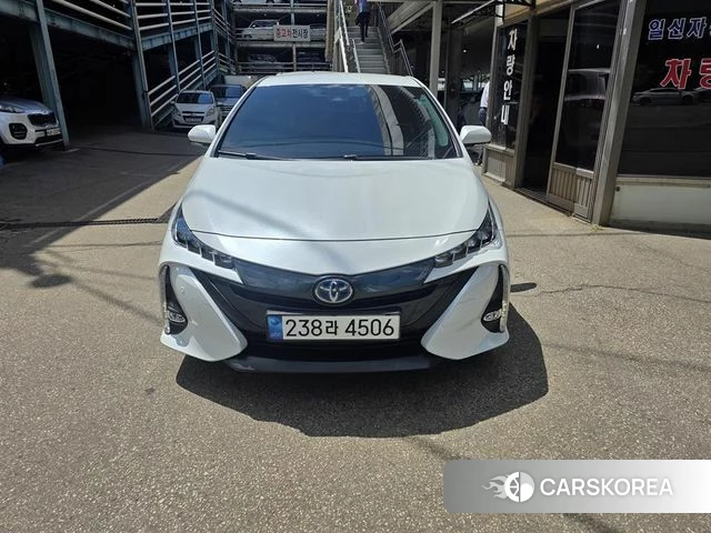 Toyota Prius Prime 2022 Белый из Кореи