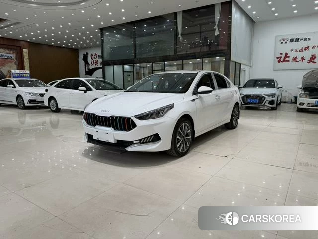 Kia K3 2023 Белый из Китая