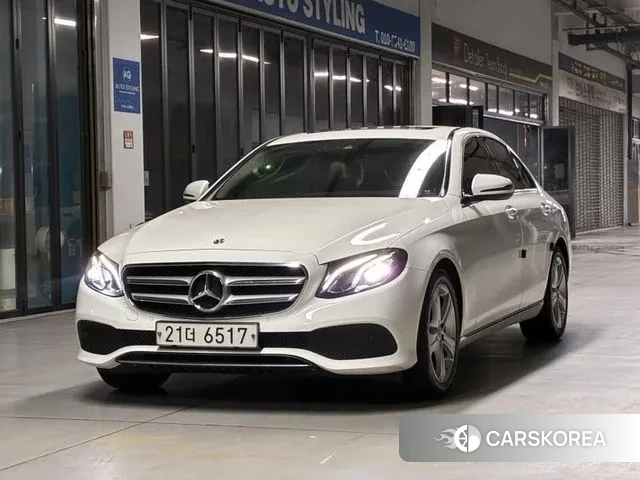 Mercedes-Benz E-Class W213 2018 Белый из Кореи