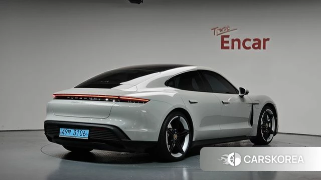 Porsche Taycan 2022 Серебристо-серый из Кореи