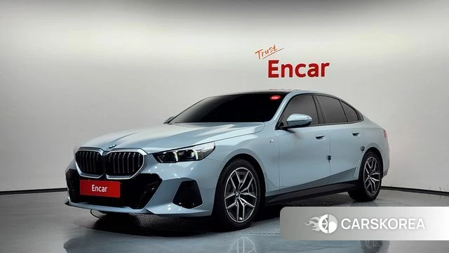 BMW 5 Series (G60) 2023 Серебристо-серый из Кореи