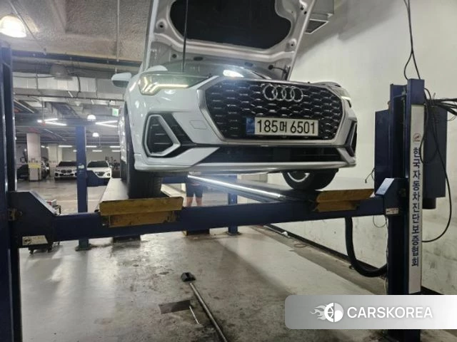 Audi Q3 (F3) 2022 Белый из Кореи