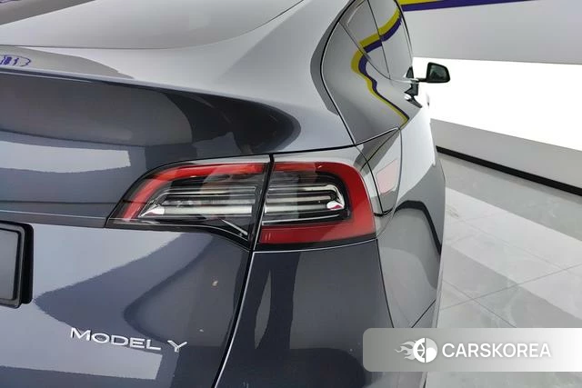 Tesla Model Y 2024 Темно-серый из Китая