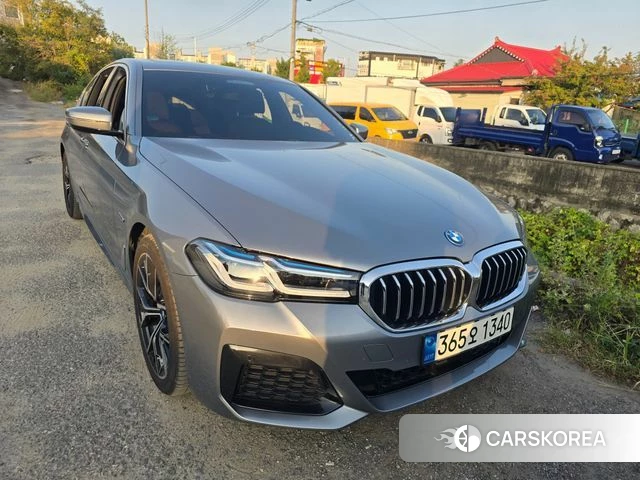 BMW 5 Series (G30) 2022 Серебристо-серый из Кореи