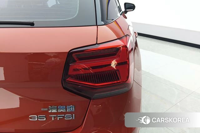 Audi Q2L 2021 Красный из Китая