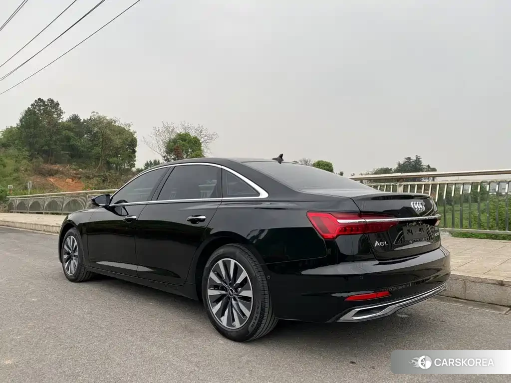 Audi A6L 2022 Черный из Китая