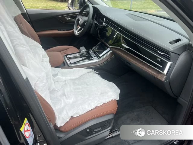 Audi Q7 2024 Черный из Китая