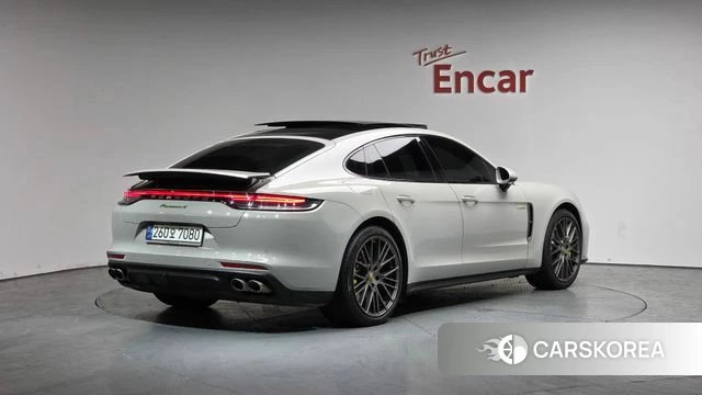 Porsche Panamera (971) 2023 Серебристо-серый из Кореи