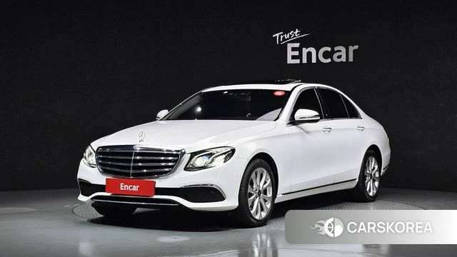 Mercedes-Benz E-Class W213 2018 Белый из Кореи