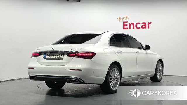 Mercedes-Benz E-Class W213 2021 Белый из Кореи